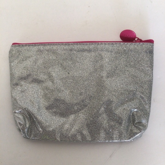 IPSY X FOREVER 21 SILVER GLITTER MAKEUP COSMETIC BAG NWOT - Picture 1 of 5
